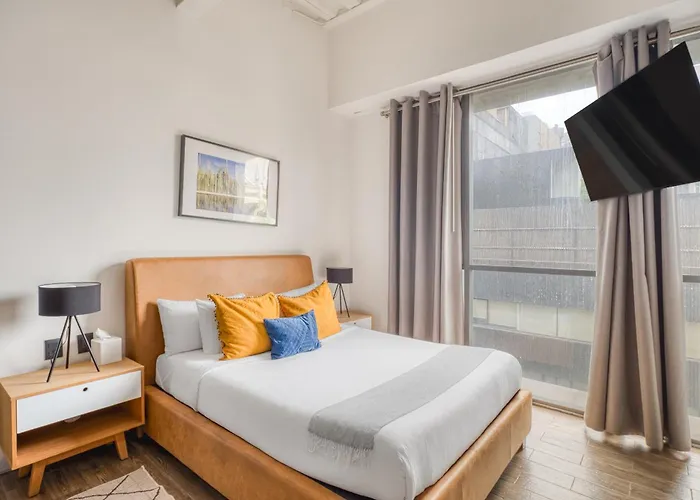 U-co Live Centro Capsule hotel *